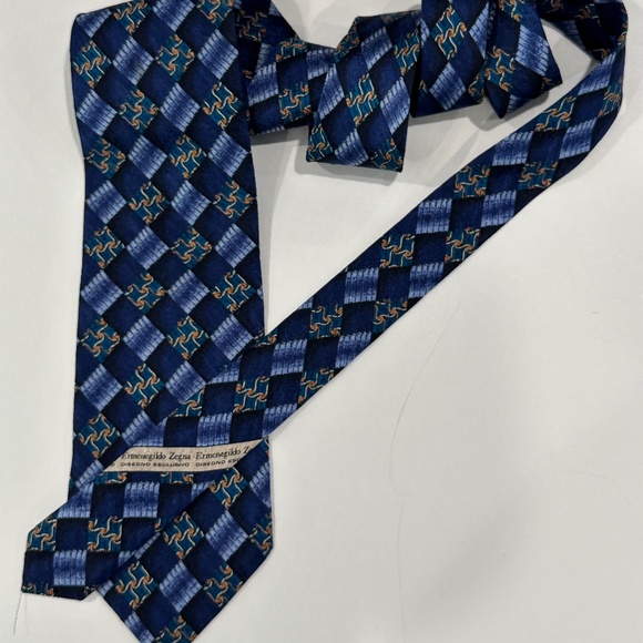 Men's ERMENEGILDO‎ ZEGNA classic neck tie.